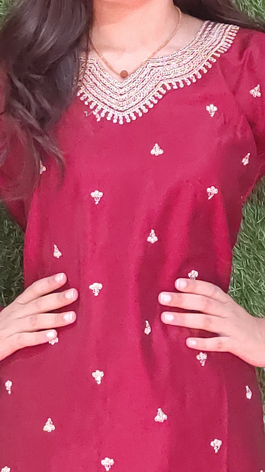 Elegant Floral Embroidered Sequinned Chanderi Silk Kurta Set with Dupatta