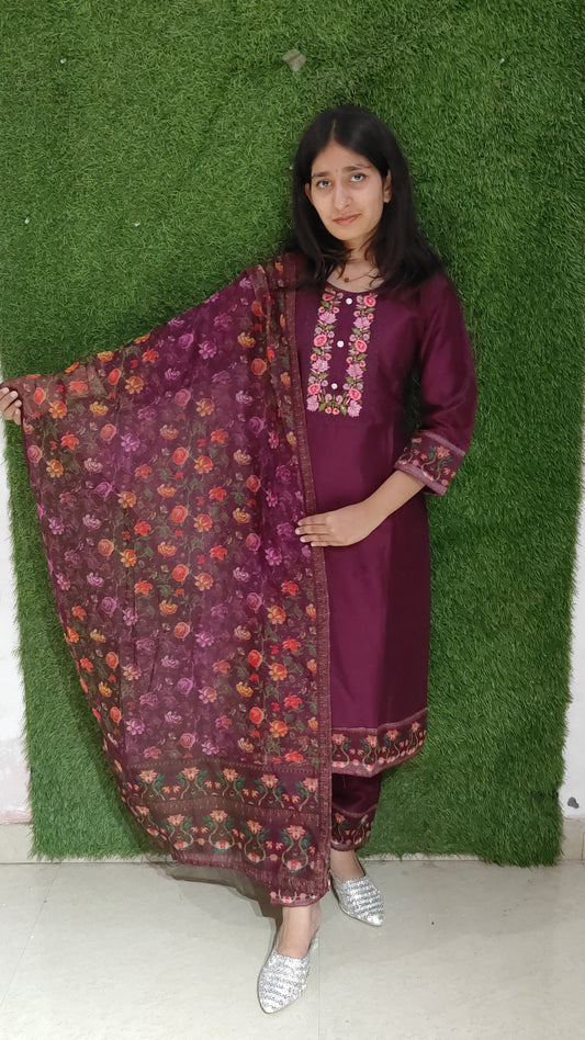 Shop the Latest Women Kurta Set Online for Trendy Ethnic Fashion