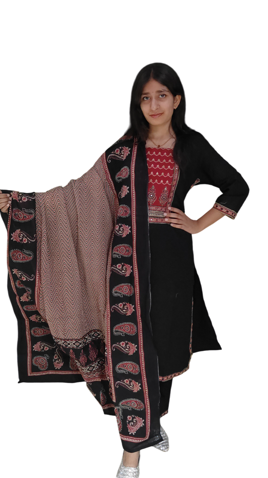 Shop Trendy Kurtas Sets for Women – Ethnic Wear for Every Mood